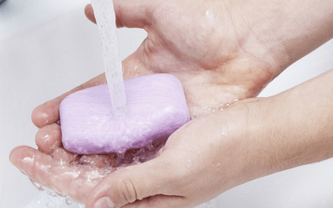Händewaschen zur Vorbeugung von subkutanen Parasiten