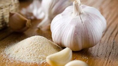 Behandlung von Parasiten im Körper mit Knoblauch